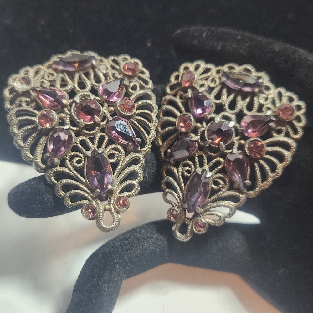 Vintage Purple Rhinestone‎ Filigree fur Clip Silver Tone Ornate